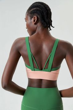 Sporty Green Color Block Activewear, Green Color Block Sporty Activewear, Green Color Block Activewear For Gym, Activewear Trends, Active Outfits, Fashion Videos, Yoga Tops, Sports Top, Running Clothes