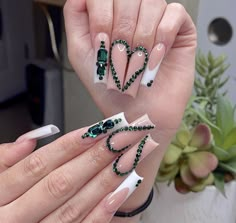 Sweet 16 Nails, Emerald Nails, Dark Green Nails, Graduation Nails, Green Nail Designs, Green Nail