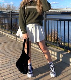 Converse Chuck Taylor All Star Outfit, Athleisure Fits, Skate Girl Outfit, Chuck Taylors Outfit, All Star Outfit, Tenis Converse, Converse Fashion, Converse Outfits