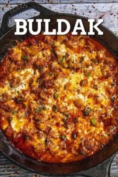 a pizza in a skillet with the words buildak on it's side