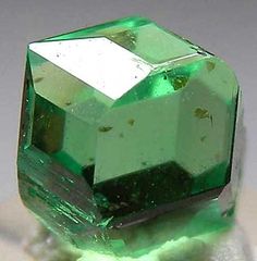 □ Black Pinterest, Rock Minerals, Arusha, Tsavorite Garnet, Spring Jewelry, Beautiful Rocks, Mineral Stone, Minerals And Gemstones