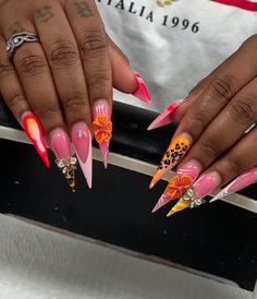 @AngieDiors Exotic Stiletto Nails, Stelito Nails Designs Long, Stelito Nails, Fall Stiletto Nails, Luxe Nails, Pink Stiletto Nails, Claw Nails, Cute Acrylic Nail Designs