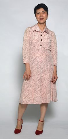 "FREE DOMESTIC SHIPPING! <3 ♥ Lovely vintage 1950s light pink, circle print silk day dress! ♥ Dress has snap closures on the side, and the front of the bodice. The buttons are just for show! ♥ Little folded collar. ♥ Slight puff shoulders, mid-forearm length sleeve. ♥ Nice slight flare to the skirt! ♥ In great condition! The arms seem to be *slightly* faded, but not major. Feels like a silk! * measurements * Bust - 38\" Shoulders - 14\" across Waist - 26\" Hips - 40\" Bodice length - 16\" Len 1950s Style Pink Vintage Dress, 1950s Style Knee-length Vintage Dress For Daywear, Vintage Pink Long Sleeve Midi Dress, Vintage Knee-length Pink Dress, Vintage Pink Knee-length Dress, Pink Retro Dress With Peter Pan Collar, Pink Vintage Knee-length Dress, 1950s Style Pink Dress For Vintage Fashion, Retro Pink Vintage Dress For Daywear