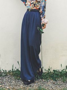 Wide Striped Pants Outfit, Queer Women Fashion, Striped Clothes, Style Collage, Dark Blue Pants, Striped Wide Leg Pants, High Waist Fashion, Pantalon Large, Look Vintage