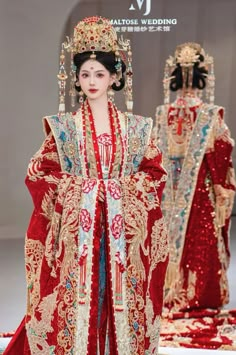 China Traditional Dress, Chinese Clothing Traditional, East Asian Fashion, Qipao Wedding, Chinese Bride, Chinese Fancy Dress, Traditional Chinese Hanfu