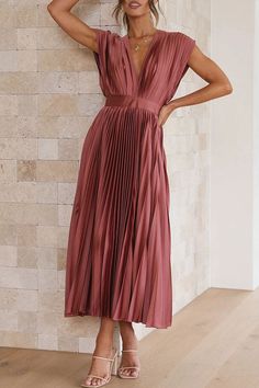 Hello Gorgeous Satin Pleated Midi Dress Pleated Dress Casual, Minimalist Classic Style, Wedding Guest Attire, Guest Attire, Weave Style, Pleated Maxi, Pleated Midi Dress, Wedding Guest Dresses, Dress Inspo