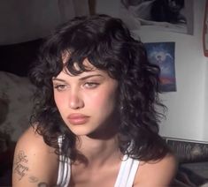 Short 2b Hair With Bangs, Curly Bangs Styling, Curly Hair With Micro Bangs, Curly Baby Bangs, Mid Length Hair Curly, Curly Micro Bangs, Microbangs Curly Hair, Baby Bangs Curly Hair, Micro Bangs Curly Hair