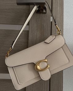 Coach Beige Bag, Luxury Beige Coach Shoulder Bag, Luxury Feminine Beige Bag, Chic Beige Coach Shoulder Bag, Mini Purse Aesthetic, Beige Feminine Shoulder Bag With Gold-tone Hardware, Vanilla Vibes, Summer Bag Essentials