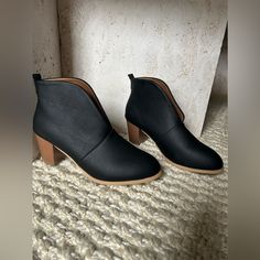 Brand: Unknown - Bought From Local Boutique Size: Women’s 41 (Converts To Us 9.5) Leather Style - Has Open Area At Front (See Pics) Heel Height Is Approx. 3 Inches Excellent Condition! Brand New - Never Been Worn. No Flaws. Make An Offer! I’m Very Flexible With Pricing & Offer Discounted Bundles For Any 2+ Items! Italian Leather Boots, Vintage Shoes Women, Kitten Heel Boots, Brown Leather Heels, Tall Riding Boots, Leather Heeled Boots, Chunky Heels Boots, Tall Leather Boots, Shearling Boots