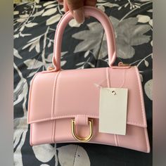 Brand New With Tag Light Pink Jelly Handbag/Crossbody. Comes With Gold Plated Crossbody Chain Very Cute Perfect For The Summer! For Size Reference Will Fit My Iphone 15promax Trendy Handheld Pink Phone Bag, Trendy Pink Handheld Phone Bag, Elegant Pink Satchel With Mobile Phone Bag, Chic Pink Box Bag For Mobile Phone, Chic Pink Phone Bag For Daily Use, Chic Pink Shoulder Phone Bag, Trendy Pink Satchel With Gold-tone Hardware, Chic Pink Shoulder Bag With Cell Phone Pocket, Chic Pink Phone Bag For Everyday