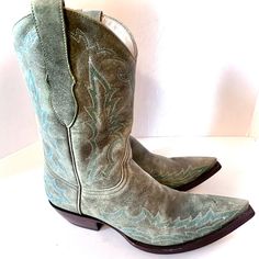 Old Gringo Cowboy Boots Genuine Leather Women’s Sage Green Turquoise Size 8 Light Sage Green Leather Uppers With Turquoise Blue And White Flame Accent Stitching. Soft Pale Tan Leather Interior. Pointed Toe And Western Heel. Shaft 9.5” Heel 1.5” Sage Green Cowboy Boots, Green Pointed Toe Western Boots, Western Green Snip Toe Boots, Western Turquoise Boots With Patina, Turquoise Leather Boots For Western-themed Events, Pale Tan, Light Sage Green, Green Turquoise, Leather Interior