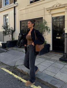 Street Style Women Fall, Style Outfits Fall, Outfits Black Women Fall, Outfits 2023 Women, Outfits Trousers, Autumn Outfits 2023, Autumn Aesthetic Wallpaper, Winter Night Outfit, Fall Outfits Black Women