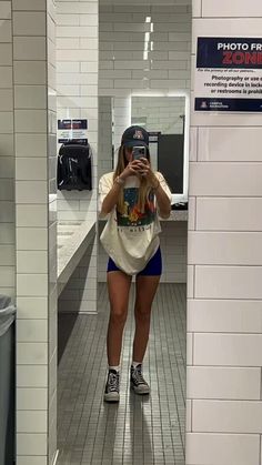 Gym Shorts Outfit Casual, Under Armour Gym Outfit, Rainy Day Gym Outfit, Gymshark Shorts Outfit, Gym Outfit Comfy, Workout Fits Women Gym, Gym Outfit Loose, Gym Baddie Outfits, Alt Workout Outfits