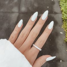 White Acyrilics Nails Almond, White Tips Acrylics Almond, White Medium Almond Nails, White Prom Nails Acrylic Almond, Basic White Almond Nails, Plain White Almond Acrylic Nails, White Nails Almond, Gell Nails, Bio Sculpture Gel Nails