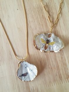 This pendant is unique. Made from seashells collected from the beaches of the Atlantic Ocean. It is handcrafted. It is a perfect gift for lovers of the sea and the beach. I will be happy to assist you and answer any questions you may have about my products. Jewel Of The Seas, Atlantic Ocean, Beach Lovers, Shell Pendant, Gift For Lover, Sea Shells, Shells, Jewelry Necklace Pendant, Perfect Gift