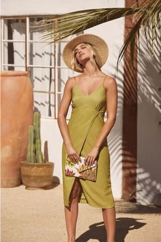 27 Beautiful European Summer Outfits for 2024: Trendy, Chic, and Stylish Looks Elegant Resort Wear For Women, Summer Design Inspiration, Summer Cocktail Party Outfit, Curvy Vacation Outfits, Picnic Date Outfits, Chartreuse Dress, Dress Crinkle, Dresses Lulus