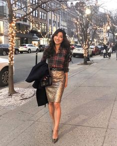 Sequin Skirt Outfit Casual, Holiday Party Outfit Work, Sequin Skirt Outfit, Diy Tulle Skirt, Office Party Outfits, Sequin Skirts, Xmas Party Outfits, Sequence Skirt