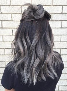 Silver Ombre Hair, Black Hair Ombre, Grey Ombre Hair, Hair With Highlights, Ash Hair Color, Fall Hair Color Trends, Black Hair With Highlights, Silver Hair Color, Ombré Hair