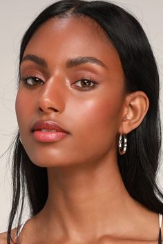 Hoop Earring Sets, Glam Makeup, Beautiful Makeup, Beautiful Skin, Simple Makeup, Makeup Inspo, Silver Hoop Earrings, Skin Makeup, Maquillaje De Ojos