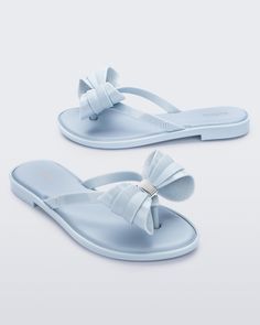 So lovely and luxe, the Slim Flip Flop brings bows to chic poolside style. Featuring a cushy footbed, metallic details and of course, ultra cute bow embellishments, slip these feminine flip flops on when you fancy some extra flair for a casual look. A little glam gets a lot of comfort.