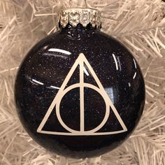 Holiday Christmas Tree Ornament Harry Potter Triangle Deathly Hallows Gryffindor Christmas Tree, Harry Potter Triangle, Harry Potter Christmas Tree Ideas, Deathly Hallows Wreath, Nerdy Christmas Ornaments, Diy Harry Potter Christmas Ornaments, Harry Potter Christmas Party, Hp Crafts, Bauble Ideas