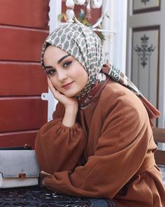 Hijabi Outfit, Stylish Dp, Old Fashion Dresses, Hijabi Style, Hijabi Outfits Casual, Person Sitting, Hijabi Outfits, Hijabi Girl, Cute Couple Images