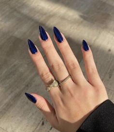 Dark Blue Nails, Navy Nails, Unghie Sfumate, Navy Blue Nails, One Color Nails, Blue Acrylic Nails, Smink Inspiration, Makijaż Smokey Eye, Blue Nail