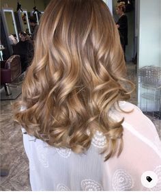 Honey Hair Color, Blonde Balayage Highlights, Balayage Blonde, Honey Hair, Trendy Hair Color, Brown Blonde Hair, Brown Blonde, Long Blonde, Hair Color Balayage