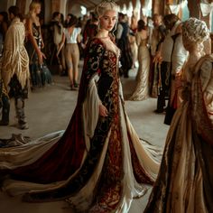 Rhaenyra Dress, Gowns Medieval, Queen Attire, Westeros Fashion, Daenerys Targaryen Aesthetic, Jon Snow And Daenerys, Rose Costume, Targaryen Aesthetic, V Dress