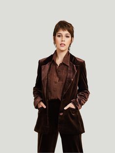 Turn heads in the luxurious brown velvet Surry Blazer from Kamare. Featuring a classic lapel shape to accentuate the neckline and crafted with a hint of stretch for comfort, this jacket is designed to flatter. It's the perfect way to showcase your stylish side and bring a touch of sophistication to any outfit. Additional Details: Product Type: Jacket Color: Brown Velvet Stretch for comfort Fully Lined Pockets 2 Button Front and Buttons on Sleeve Material: Velvet (with silk touch lining) Women Ow Brown Velvet Blazer Outfit, Brown Blazer Outfit, Brown Velvet Jacket, Brown Velvet Blazer, Velvet Blazer Women, Brown Blazer, Silk Touch, Brown Velvet, Trend Report