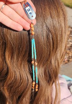 "Navajo Ghost Beads & Plastic Turquoise Heishi Beads Unisex Hairclip" This beautifully crafted hairclip features plastic turquoise heishi beads and Navajo ghost beads (juniper beads), adding a unique touch to your hair accessories. With its gentle hairline design, this unisex clip is perfect for both kids and adults. The Navajo ghost beads are believed to represent the interconnection of the earth, trees, animals, and humans, bringing peace, harmony, and protection from evil spirits, ghosts, and Native American Hair, Animals And Humans, Yarn Braids, Beaded Hair Pins, Hair Charms, Bead Hair Accessories, Handmade Hair Clip, Bone Jewelry, Brick Stitch Earrings