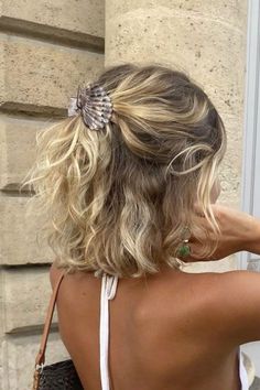 Natural Short Blonde Hair, Wet Hair Look Blonde, Beach Bob Hairstyles, Mermaid Short Hair, Short Mermaid Hair, Short Blonde Wavy Hair, Short Curly Blonde Hair, Tile Terracotta, Blonde Curly Bob