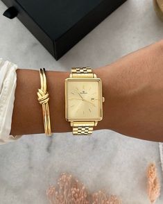 Thick Gold Bracelet For Women, Women’s Gold Watch, Designer Jewelry High End, Ladies Watches Classy Elegant, Expensive Style, Luxury Life Aesthetic, Girl Watches, Good Jewelry, Elegant Lifestyle