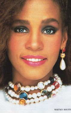 1980s Accessories, Fashion Through The Decades, 90s Accessories, 80s Jewelry, 1980s Jewelry, Favorite Artist, Photo Model, Whitney Houston, Makeup For Black Women