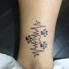 a person with a dog paw tattoo on their leg that says i love my mama