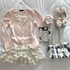 Pastel And White Outfits, Pink Streetwear Outfit, Fit Ideas Aesthetic, Pink Aesthetic Makeup, Shoujo Style, Miffy Aesthetic, Korean Fashion Grunge, Hachi Nana, Shoujo Girl