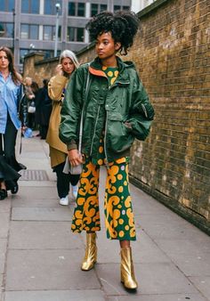 Mode Prints, Yellow Pants, Eva Mendes, Street Style Trends, Fashion Weeks, Street Style Inspiration, Cool Street Fashion