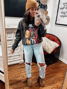 Western Punk Outfits, Sweatshirt Western Outfit, Casual Fall Street Style, Fall Winter Outfits Leggings, County Fair Outfit Fall, Hairstylist Outfits Plus Size, Fall Outfits Southern, Western Outfits For Cold Weather, Cute Fall Outfits With Hats