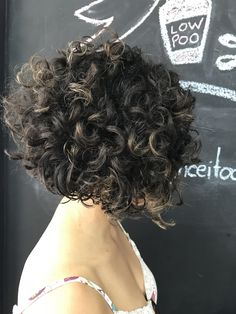 Hairstyles For Wavy Hair, Curly Bobs, Fun Hairstyles, Cabello Afro Natural, Curly Pixie Hairstyles, Natural Curly Hair Cuts, Wavy Hairstyle, Wavy Bob Hairstyles, Tutorial Ideas