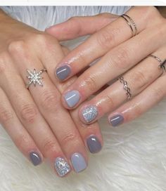 New Year’s Eve Nails Dip Powder, Funny Bunny Winter Nails, Dip Nail Ideas Oval, New Year Nails Chrome, Dark Acrylic Nails Ideas, Simple January Nails Short, Multicolored Nails Winter, January Manicure Ideas, Grey Manicure Ideas