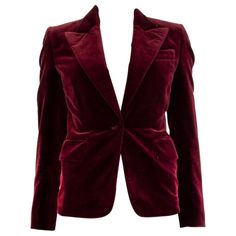 Tom Ford velvet blazer in burgundy cotton (100%). With peak collar, chest pocket, two flap pockets on the sides, and buttoned sleeves. Closes with one button on the front in matching velvet. Lined in deep red satin silk (100%). Has been worn and is in excellent condition. Tag Size 36 Size XXS Shoulder Width 38cm (14.8in) Bust From 96cm (37.4in) Waist From 70cm (27.3in) Hips From 92cm (35.9in) Length 62cm (24.2in) Side Seam Length 42cm (16.4in) Sleeve Length 59cm (23in) Maroon Velvet Blazer, Red Velvet Blazer, Velvet Blazer Women, Burgundy Velvet Blazer, Match Velvet, Maroon Jacket, New Look Fashion, Burgundy Blazer, Belly Shirts