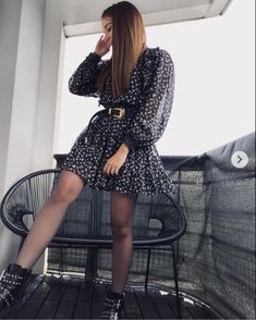 Outfits Vestidos Invierno, Outfit Vestido Invierno Casual, Polka Dot Mini Dress For Fall Party, Outfit Botas Vino, Sweater Dress With Boots 2022, Modern Outfits, Latest Fashion Clothes, Mode Inspiration, Outfits Casuales