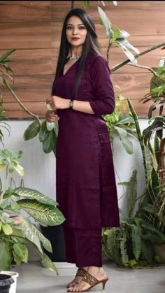 Fashion Indian Outfits, Plain Kurti Designs, Simple Frock Design, Easy Dress Sewing Patterns, Outfits Indian, Simple Frocks