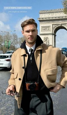 15 Must-Have Fall Travel Outfits For Women & Men: Your Ultimate Guide to an Autumn Getaway | Thanksgiving Outfits & Autumn Travel Streetwear Outfits | Late Summer Travel Outfits European Fall Outfits, Travel Outfit Fall, Fall Outfits Chic, Fall Travel Wardrobe, Cute Travel Outfits, Fall Travel Outfit, Stylish Mens Suits