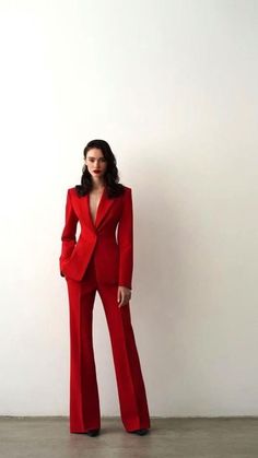 Business Woman Outfits Classy Chic, Md Suits, Grad Outfits, Chique Outfits, Corporate Outfits, Celebrities Fashion, Red Suit