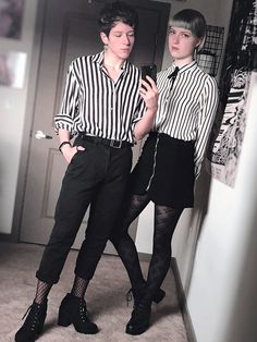 Silly Gender, Enby Style, Fashion Gender Neutral, Genderqueer Fashion, Vampire Clothes, Androgynous Models, Legs Outfit, Gender Fluid Fashion, Genderless Fashion