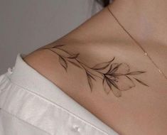 Tatuagem Feminina No Ombro – 24 Ideias Para Se Inspirar! Leaf Tattoo, Tattoo Life, Tattoo Supplies, Tattoo Shop, Tattoo Style, Tattoo On, Tattoo Ideas, Tattoos, Art