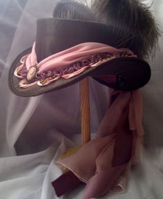 Hat Trimming Ideas, Pink Steampunk, Karneval Diy, Steampunk Hats, Halloween Costumes 2022, Steampunk Couture