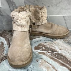 For Sale Is A Pair Of Good Used Condition Womens Saela Ugg Suede & Knit Boots In Driftwood - Size 7. Features Suede Leather Foot And Sheerling Wool Lining. Shaft Is A Ribbed Cable Knit Sweater. Rubber Soles. Overall Pretty Clean Inside And Out. Has A Little Discoloration / Few Water Stains But In Great Condition. Can Be Worn Unbuttoned And High Or Cuffed And The Height Of Classic Short Uggs. Soles Look To Be Almost Brand New. Have A Lot Of Life Left In Them. Comes From A Smoke Free And Pet Free Beige Boots For Fall, Cream Winter Outdoor Boots, Casual Beige Boots For Cold Weather, Comfortable Beige Winter Boots, Beige Winter Boots For Cold Weather, Classic Short Uggs, Cuff Boots, Short Uggs, Ugg Classic Short