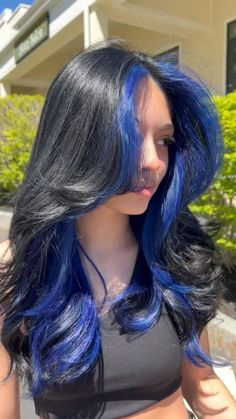 Hair color ideas in 2022 | Hairstyles for layered hair, Pretty hair color, Hair inspiration color Black And Blue Hair, Blue Hair Highlights, Chunky Highlights, Hair Color Underneath, Peekaboo Hair, Cute Hair Colors, Hair Color Streaks, Hair Streaks, Dyed Hair Inspiration